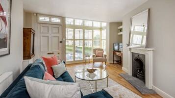 3 bedrooms, iron/ironing board, Internet