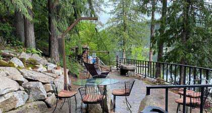 Beautiful Lake Cabin on Kelso Lake, Idaho! Close to Silverwood!