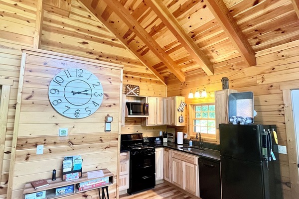 Køleskab, mikrobølgeovn, ovn, kogeplade