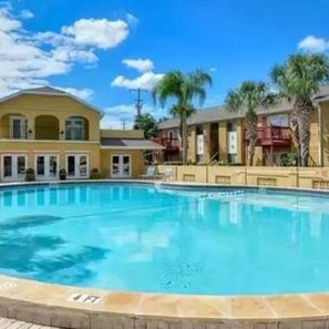 อพาร์ทเมนท์ | 3 ห้องนอน, โต๊ะทำงาน, อินเทอร์เน็ตความเร็วสูง