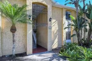 อพาร์ทเมนท์ | 3 ห้องนอน, โต๊ะทำงาน, อินเทอร์เน็ตความเร็วสูง