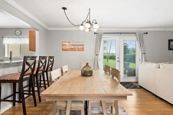 อพาร์ทเมนท์ | 3 ห้องนอน, โต๊ะทำงาน, อินเทอร์เน็ตความเร็วสูง