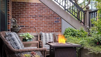 Habitación individual clásica, 1 cama King size | Terraza o patio