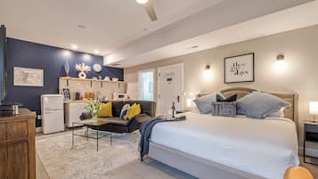 Signature Courtyard King (Pet Friendly)