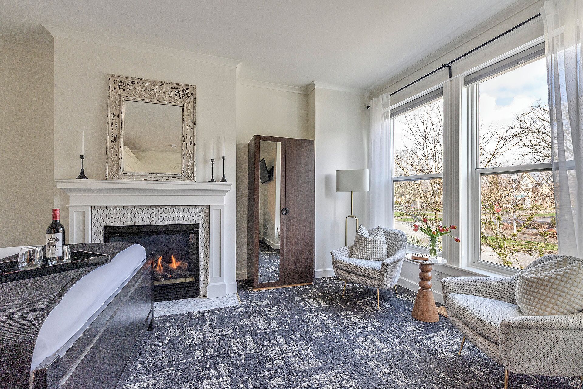 Cozy Fireplace Queen (No Pet) | Living area | Smart TV, Netflix, streaming services