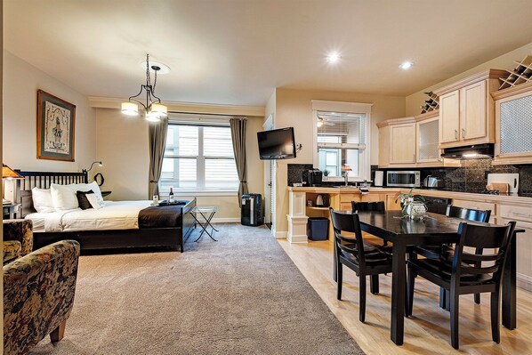 Studio, 1 kingsize bed | Hypoallergeen beddengoed, donsdekens, pillowtop-bedden