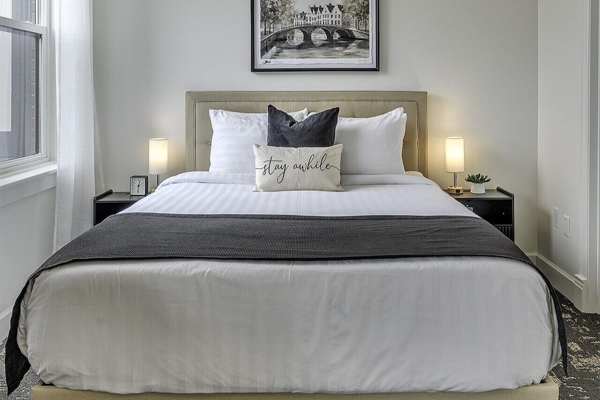 Enkeltrom, 1 queensize-seng | Allergitestet sengetøy, dundyner og senger med overmadrass