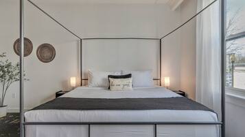 Balcony King with Kitchen (No Pet) | Premium bedding, pillowtop beds, desk, laptop workspace