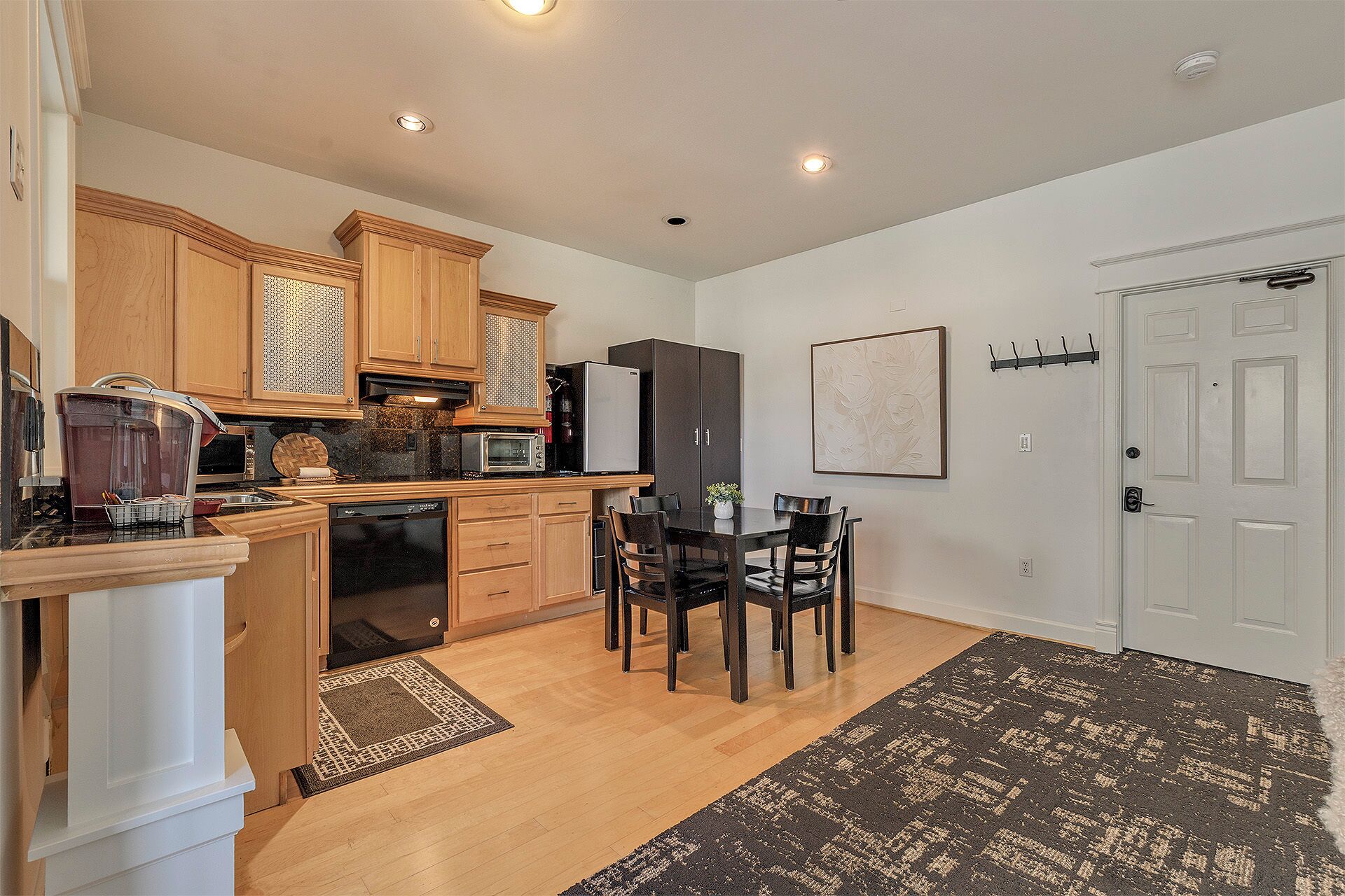 Balcony King with Kitchen (No Pet) | Private kitchen | Mini-fridge, microwave, coffee/tea maker, electric kettle