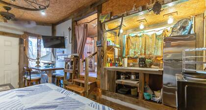 Surf Shack - Unique stay, Rusty little cabin with all the modern amenities!