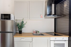 Room - Cozy and Bright Duplex Near City Center (Zagreb)
