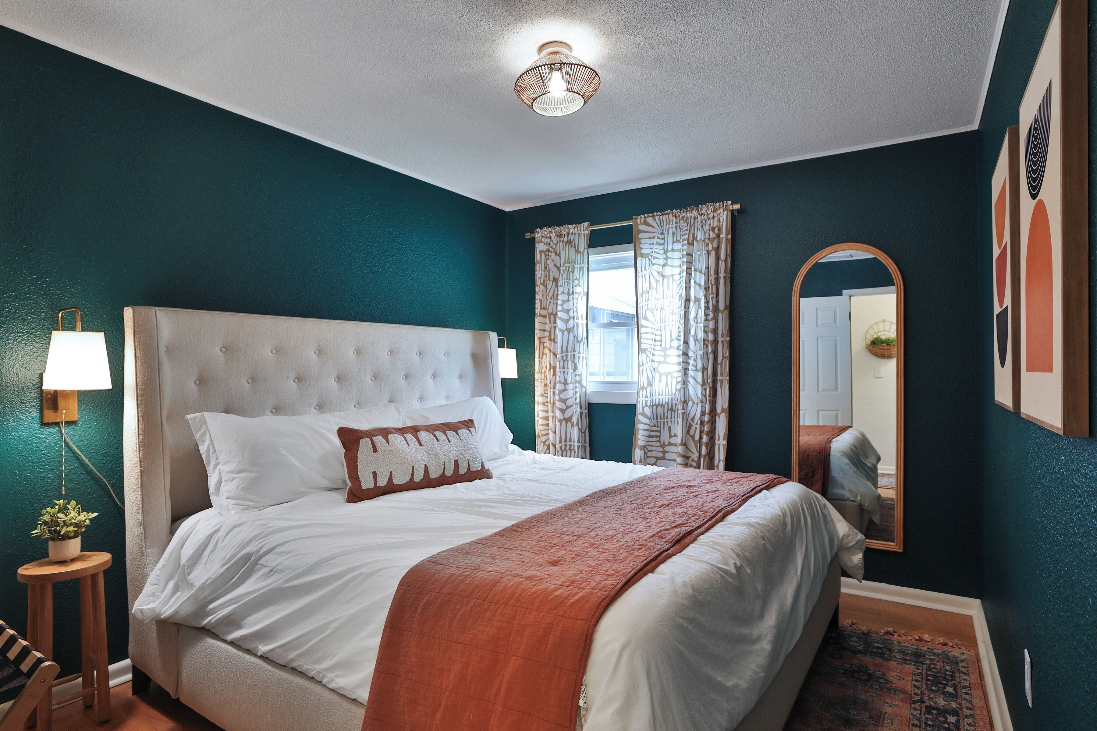 3 bedrooms, iron/ironing board, travel crib, free WiFi