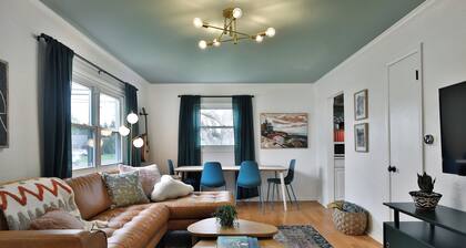 THE GOOD PLACE - Uptown Westerville's Premier Vacation Home - Colorful & Cozy