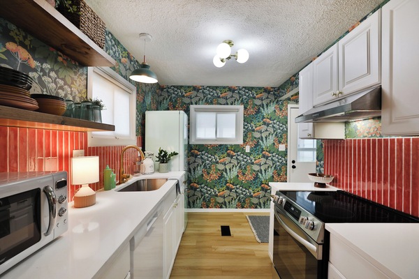 KĂŒhlschrank, Mikrowelle, Ofen, Herdplatte