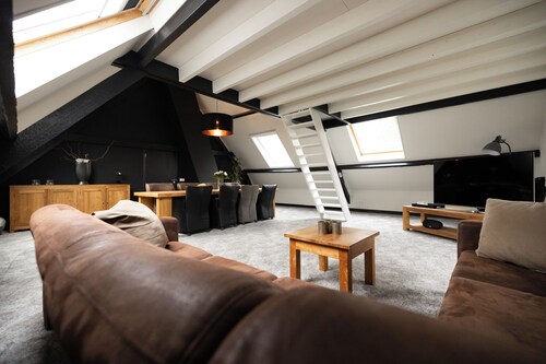 Nieuw Sfeervol Appartement met Verwarmd Zwembad