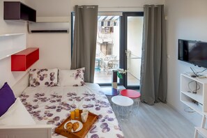 Apartment, Accessible - Colorful Studio With Balcony - Free Parking (Sofia)