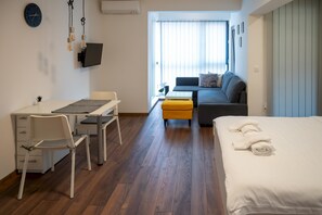 Apartment - Bright Studio in the City Center (Sofia)