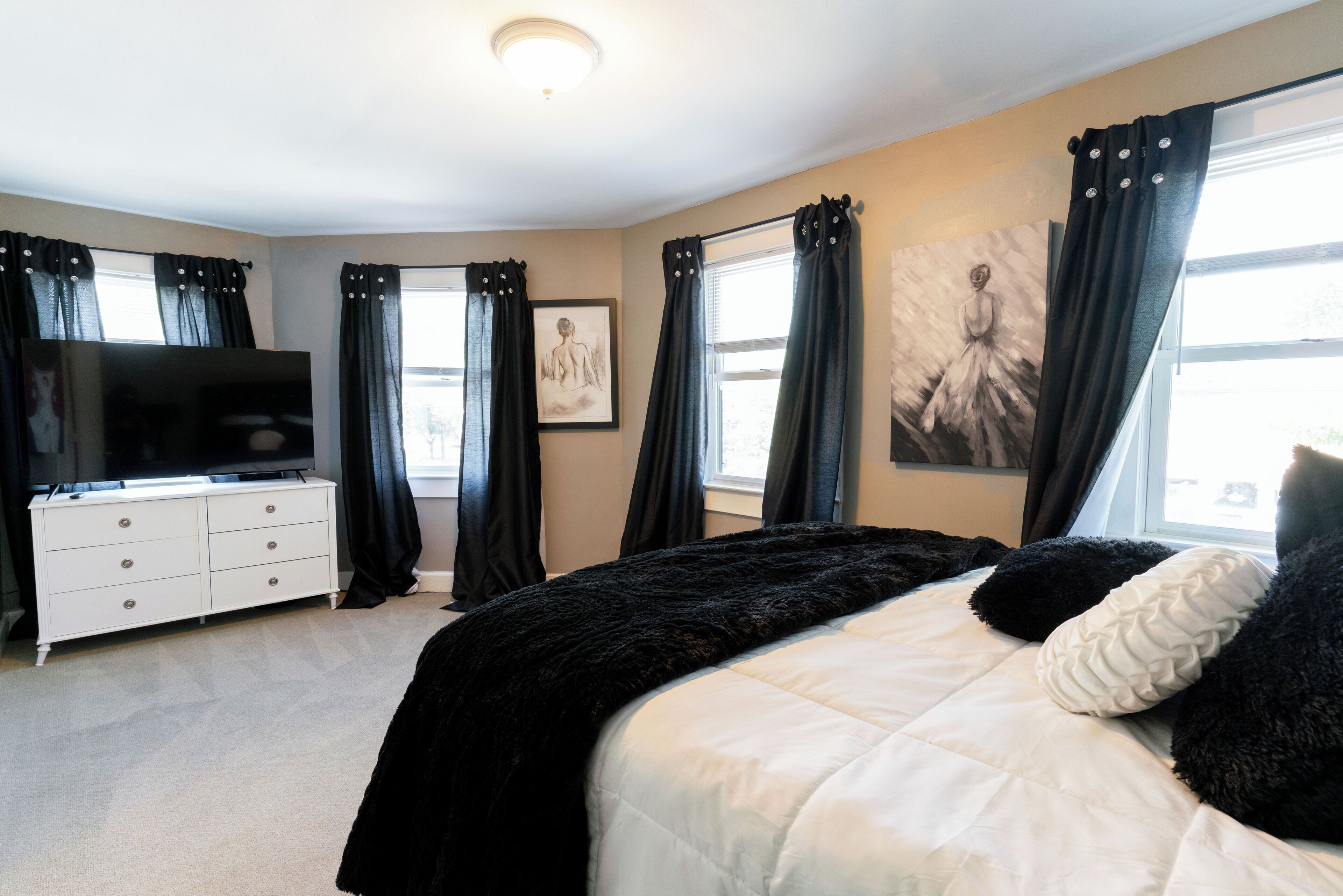 2 chambres, coffres-forts dans les chambres, fer et planche à repasser