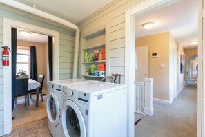 Interior - Derby City Retreat - within walking distance of many restaurants and bars (Louisville)