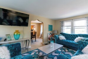 Smart TV - Derby City Retreat - within walking distance of many restaurants and bars (Louisville)