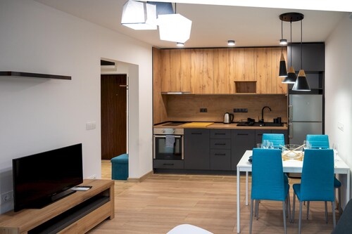 Modern and Cozy 1bdr Apartment in the City Center