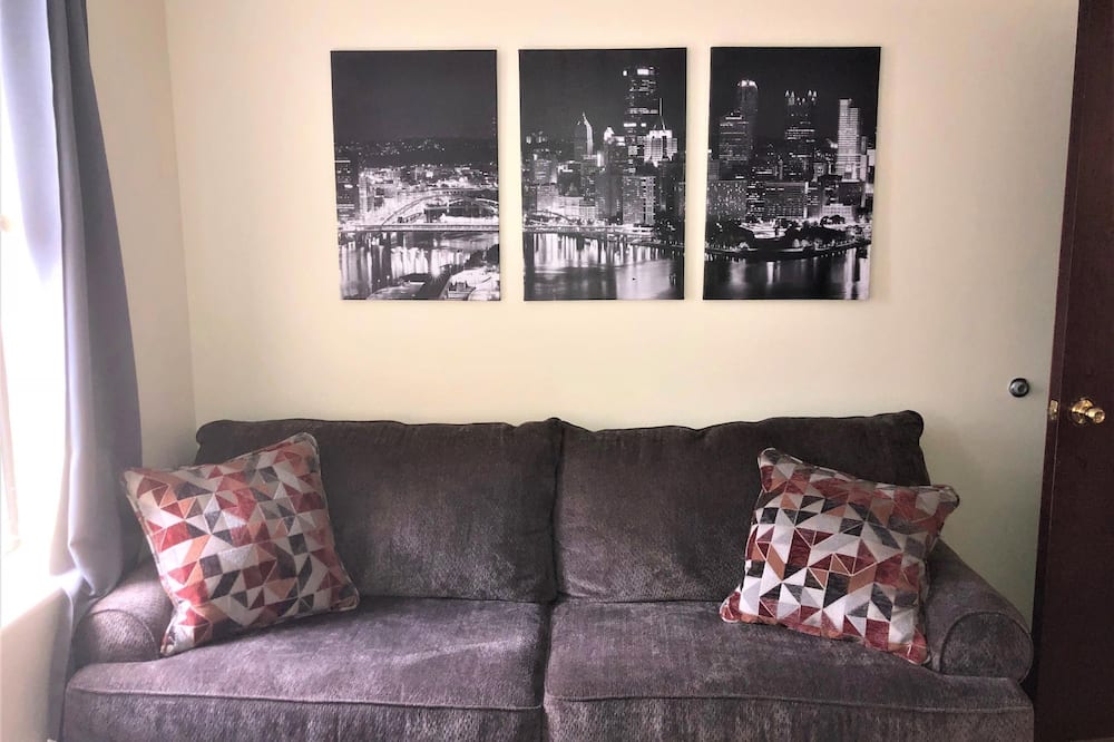 2 Bedroom Downtown Apt Friends Families Ideal