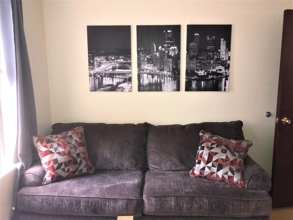 Interior - 2 Bedroom Downtown Apt Friends Families Ideal (Pittsburgh)