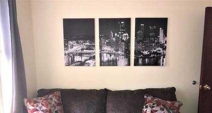 2 Bedroom Downtown Apt Friends Families Ideal