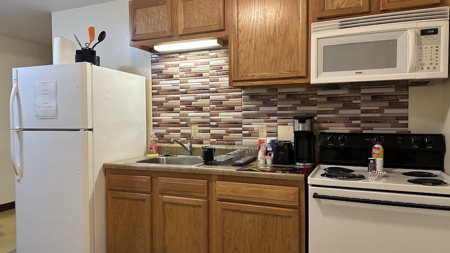 Cute Downtown APT Quick Safe Walk to PPG Arena