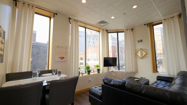 Apartment | 1 bedroom - City Views Downtown Apt Walk Everywhere (Pittsburgh)