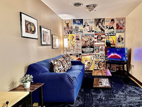 7 Beds Explore Downtown Pittsburgh Large Groups