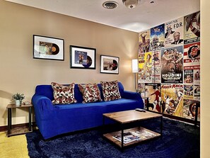 2 bedrooms - 7 Beds Explore Downtown Pittsburgh Large Groups (Pittsburgh)