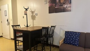Unclassified image, 2 of 16, button - 2bedroom 2bathroom Apt Downtown Walk Anywhere (Pittsburgh)