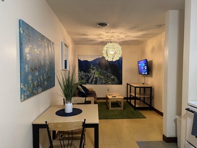 2 Bedroom 2 Bath Downtown Sleeps Six Walkable