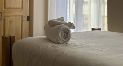 2 Bedroom 2 Bath Downtown Sleeps Six Walkable