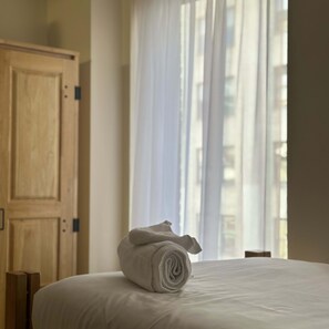 Apartment | 2 bedrooms - 2 Bedroom 2 Bath Downtown Sleeps Six Walkable (Pittsburgh)