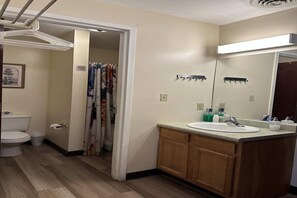 Apartment - Downtown Apt Walk to PPG Conv Center More (Pittsburgh)