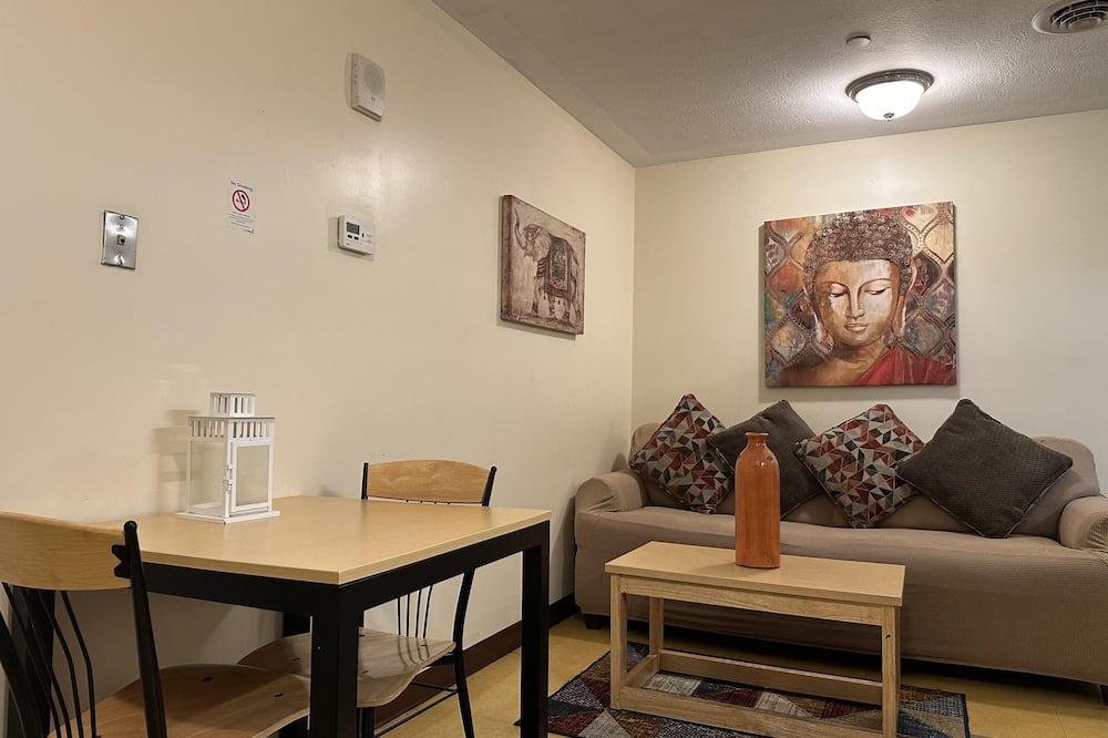 Cozy Downtown Apartment TV Walk Everywhere
