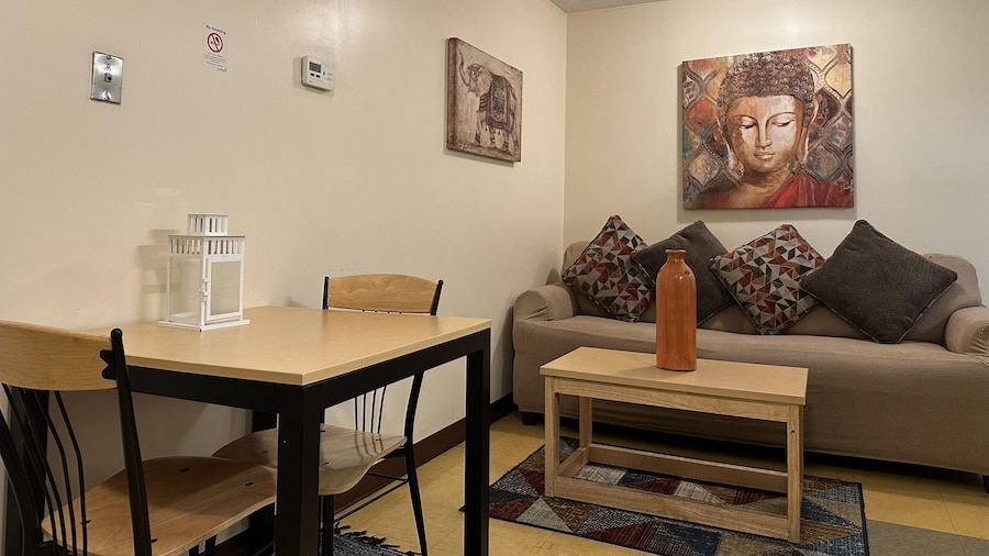 Cozy Downtown Apartment TV Walk Everywhere