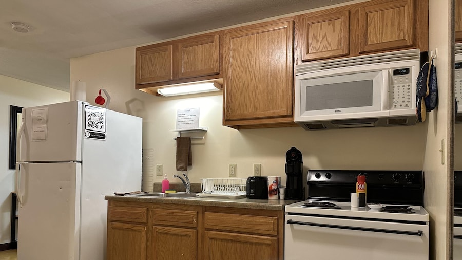 Cozy Downtown Apartment TV Walk Everywhere