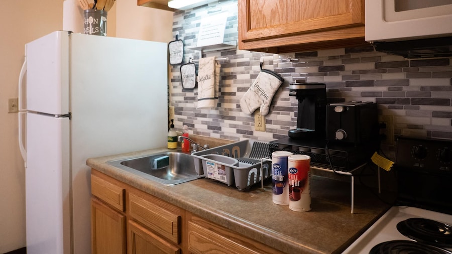 2 Bedroom Downtown Apt Clean and Safe