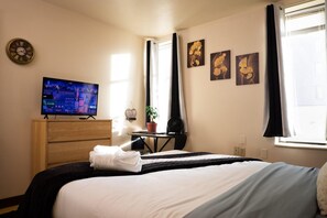 Apartment | 1 bedroom - Amazing Downtown Apt Roku TV Walk Everywhere (Pittsburgh)