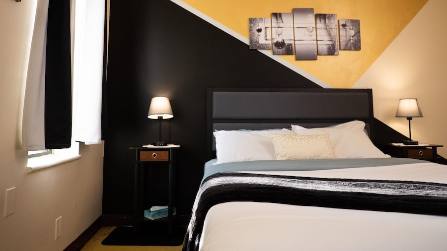 Amazing Downtown Apt Roku TV Walk Everywhere