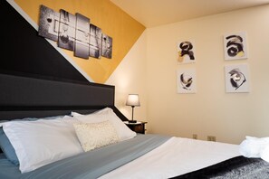 Apartment | 1 bedroom - Amazing Downtown Apt Roku TV Walk Everywhere (Pittsburgh)