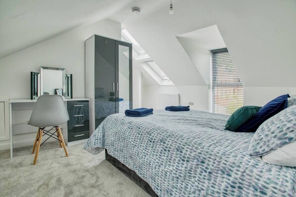 3 bedrooms, iron/ironing board, free WiFi, bed sheets