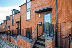 Exterior - Motherby 7 · Town House close to River front - Pass the Keys (Lincoln)