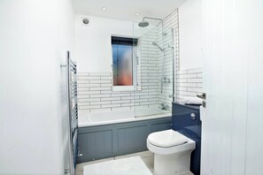 Shower, hair dryer, towels - Motherby 7 · Town House close to River front - Pass the Keys (Lincoln)