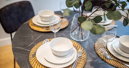 Spacious 2 Bedroom Serviced Apartments 71-77m2