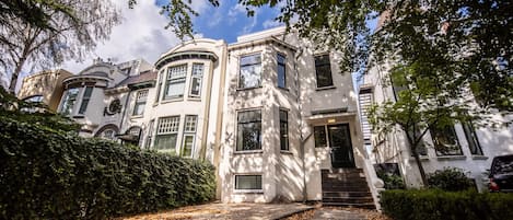 Apartment | 2 bedrooms, iron/ironing board