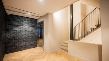Apartment | Iron/ironing board
